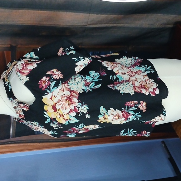 Lilly black cold shoulder blouse size small - Picture 9 of 16